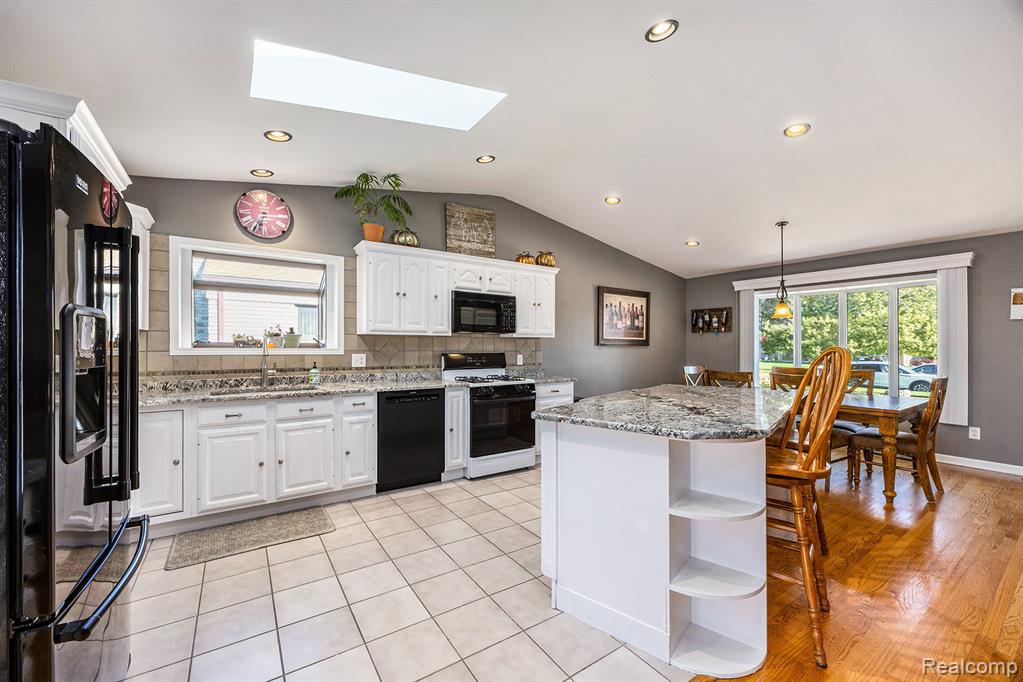 47751 Chrys Road, Macomb, MI 48044 — Photo 9