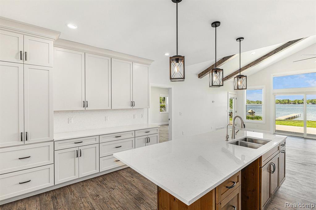 9693 BEVERLY Drive, Lakeland, MI — Photo 5
