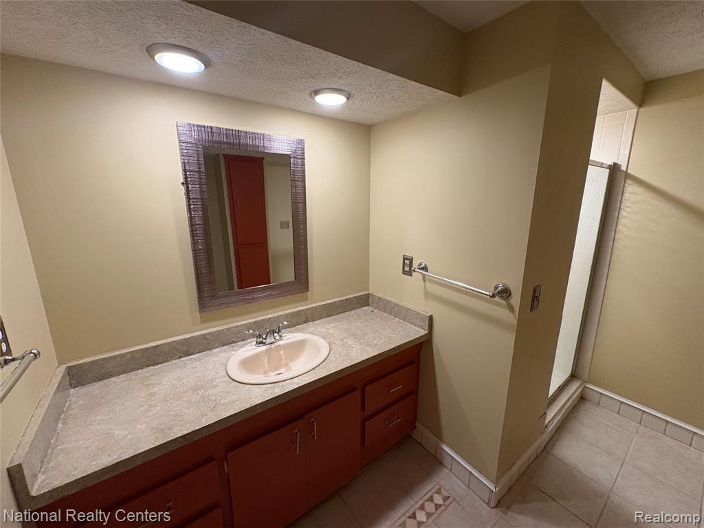 17610 Farmcrest Lane, Northville, MI 48168 — Photo 37