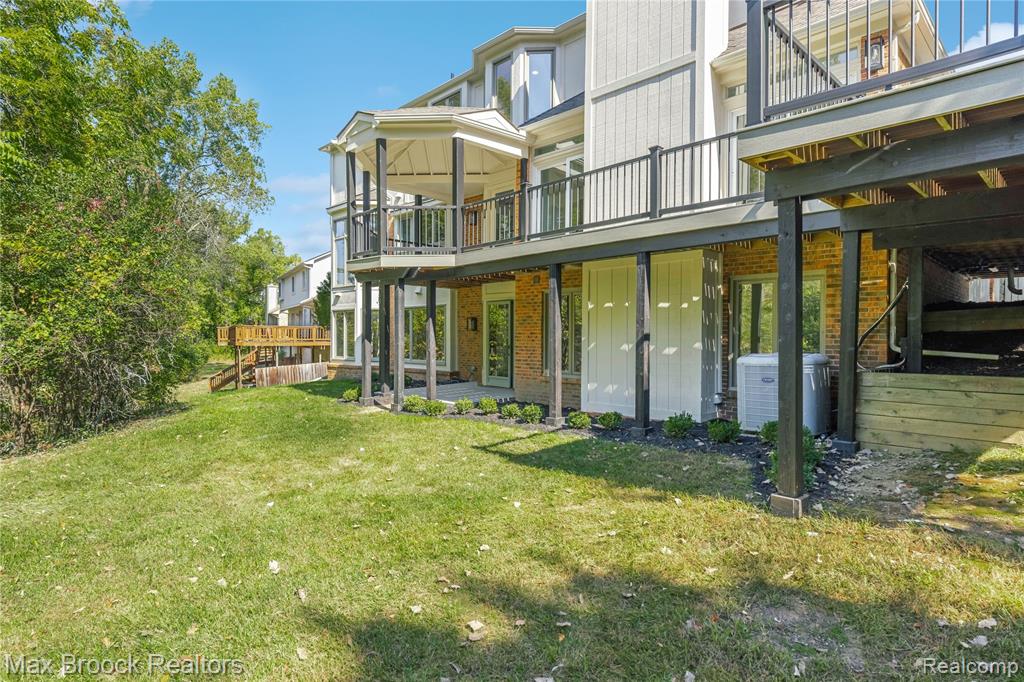 7219 Oakwood Drive, West Bloomfield, MI — Photo 83