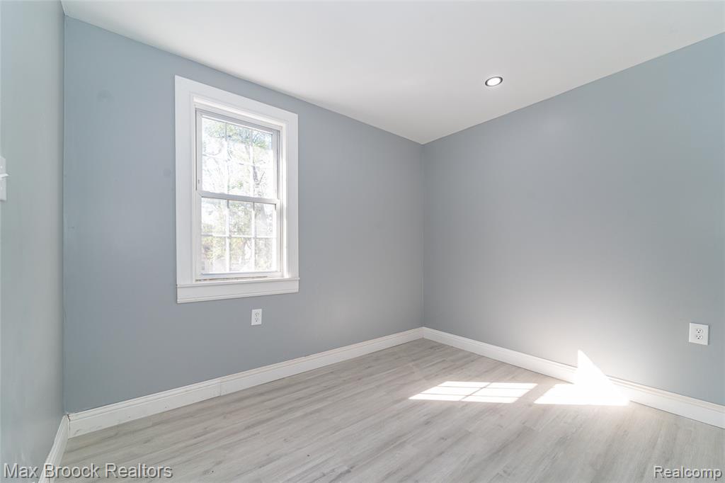 9327 Schaefer Highway, Detroit, MI 48228 — Photo 29