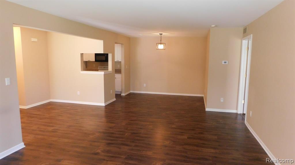 5204 PINE AIRES Drive, Sterling Heights, MI 48314 — Photo 5