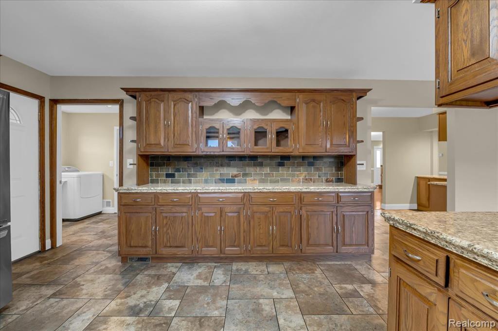 18676 Country Club Circle, Riverview, MI 48193 — Photo 12