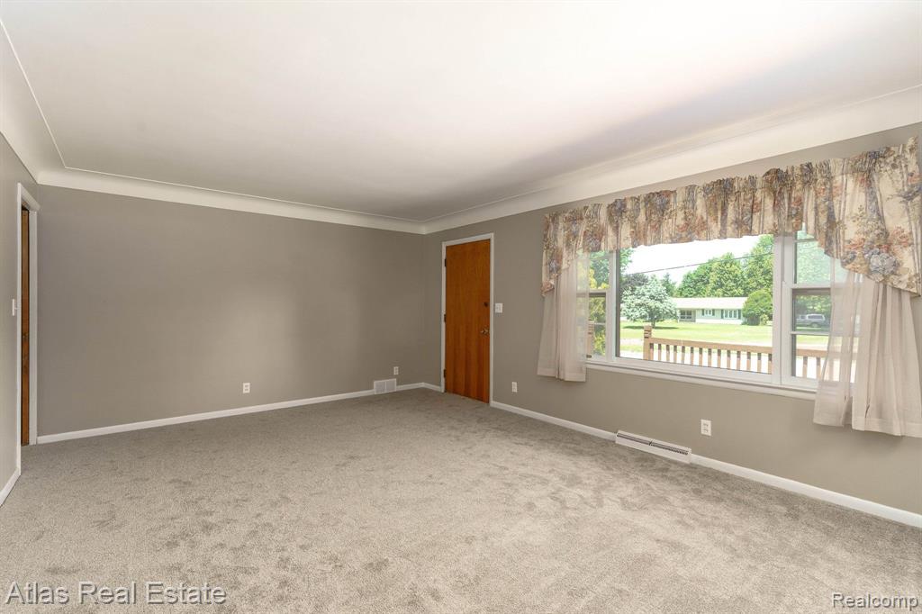 9450 HOGAN Road, Fenton, MI 48430 — Photo 12