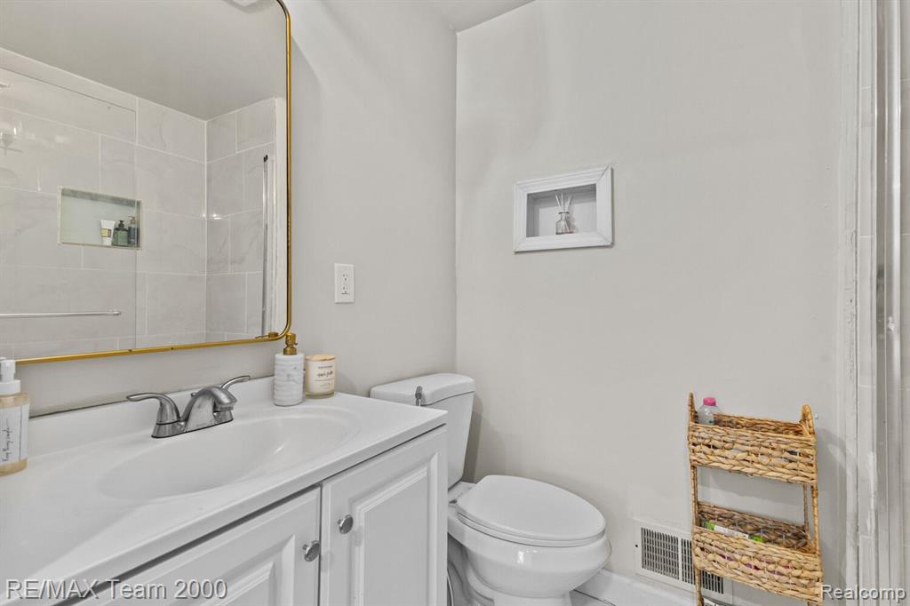 6200 Nightingale Street, Dearborn Heights, MI 48127 — Photo 17