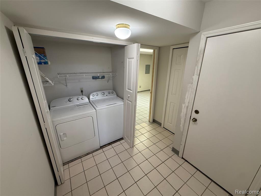 7059 Colonial Oaks Drive, Waterford, MI 48327 — Photo 47