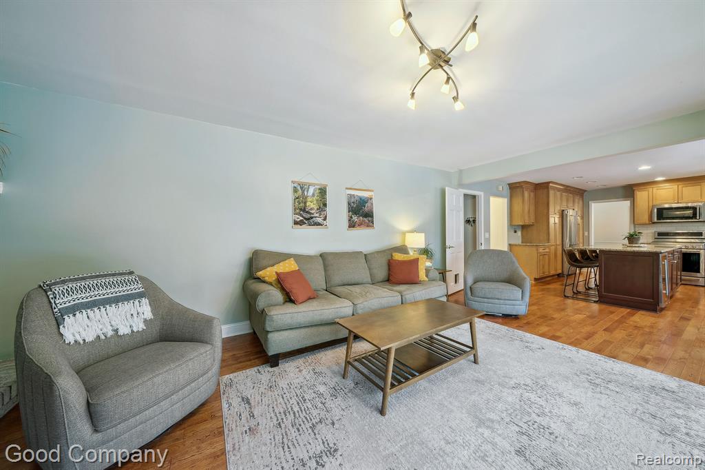 3370 INDIANDALE Drive, Orchard Lake Village, MI 48324 — Photo 12