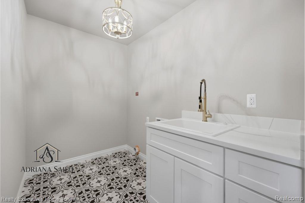 11982 Encore Court, Shelby Twp, MI 48315 — Photo 29