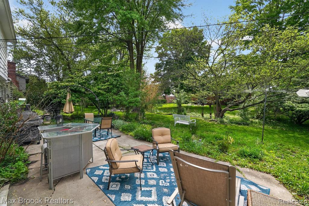 7456 Glengrove Drive, Bloomfield Hills, MI 48301 — Photo 42
