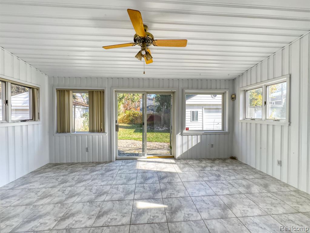 806 N ALTADENA Avenue, Royal Oak, MI 48067 — Photo 15