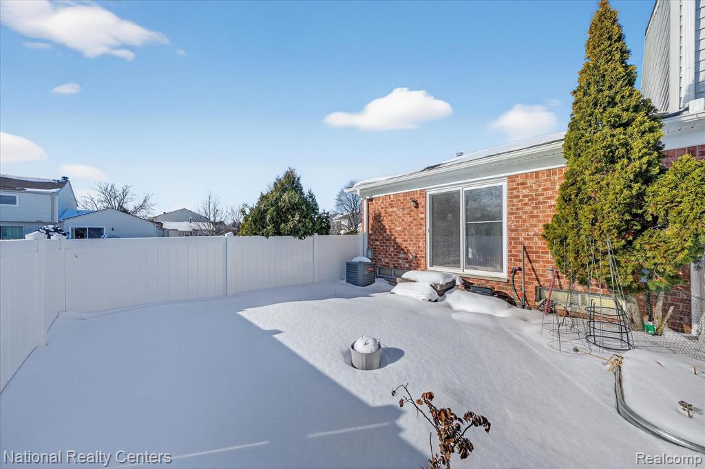 24825 Olde Orchard Street, Novi, MI — Photo 26