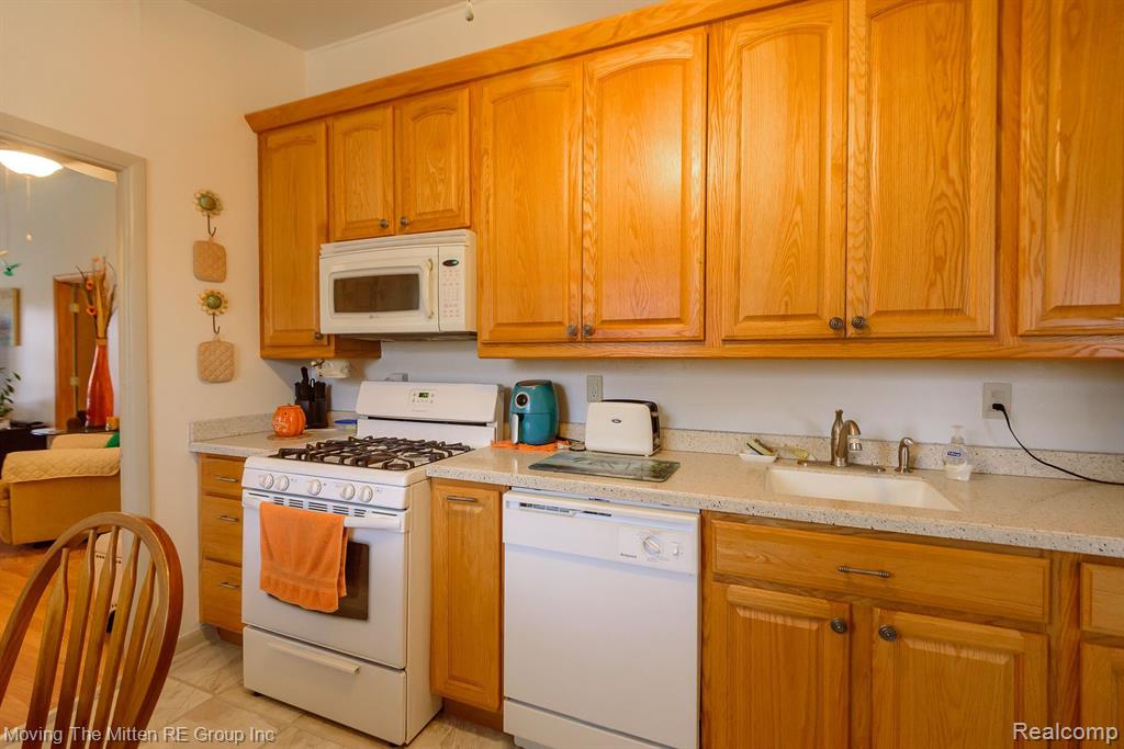 7904 ELM Street, Taylor, MI 48180 — Photo 8