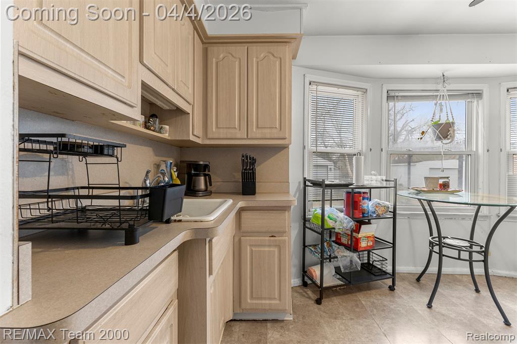25521 Stanford Street, Dearborn Heights, MI 48125 — Photo 17