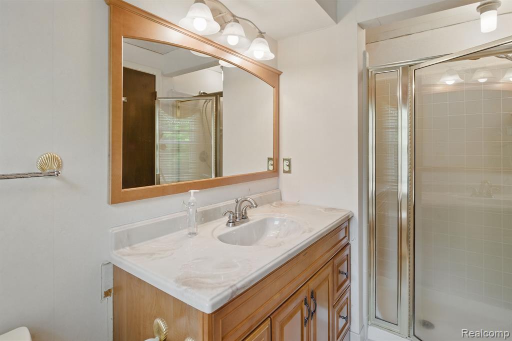 5389 Vincennes Drive, Bloomfield Hills, MI 48302 — Photo 48