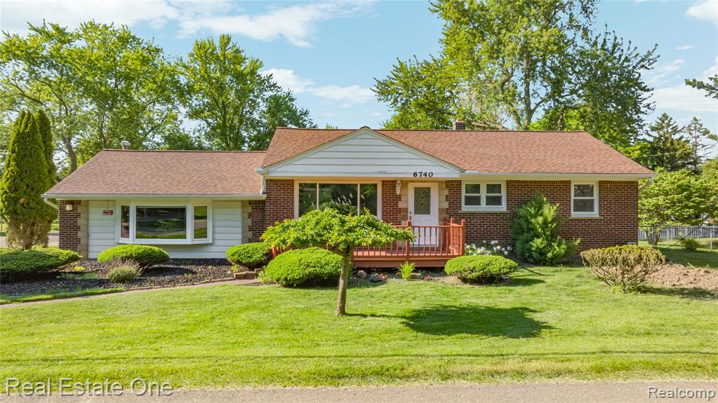 6740 Brockhurst Boulevard, West Bloomfield, MI — front exterior