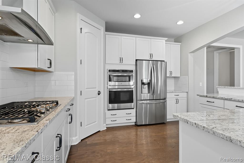 24530 Pinnacle Circle, 25, South Lyon, MI 48178 — Photo 7