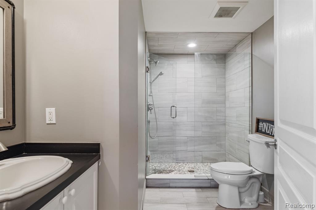 6060 TURNBERRY Drive, Commerce Twp, MI 48382 — Photo 32