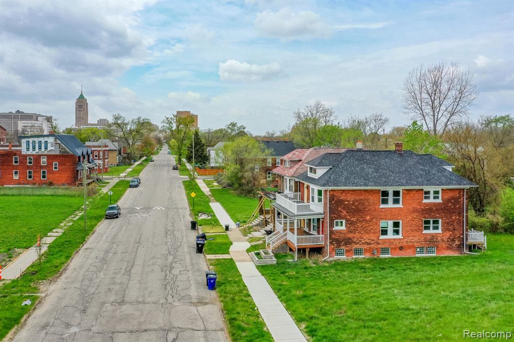 647 E BETHUNE Street, Detroit, MI 48202 — Photo 3