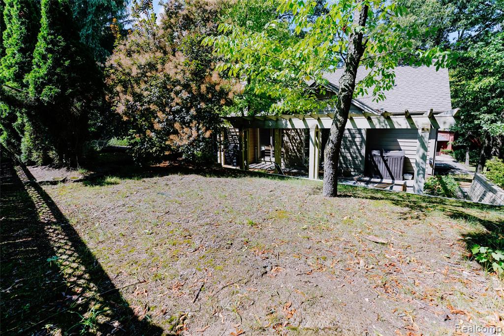 5105 Wah Ta Wah Drive, Clarkston, MI 48348 — Photo 36