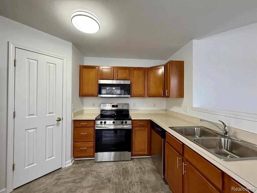 29067 Cullen Drive, Romulus, MI 48174 — Photo 20