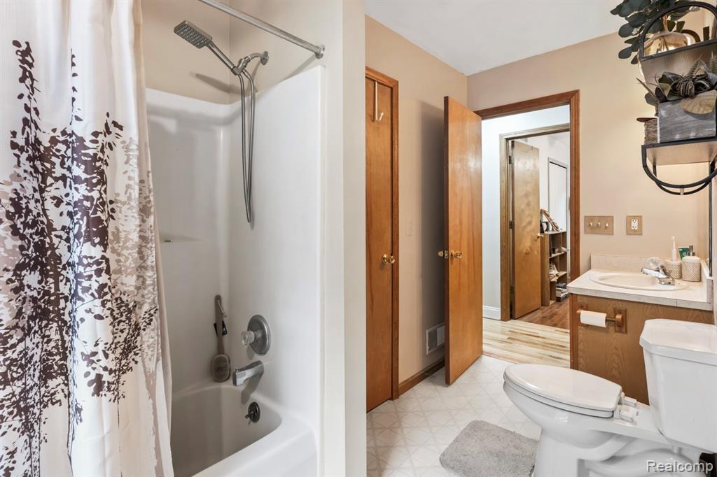 6550 Avon Drive, Brighton, MI 48116 — Photo 22