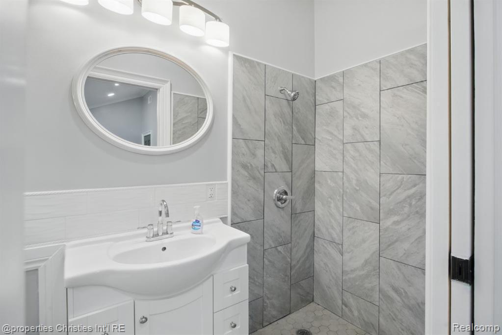 18051 Locherbie Avenue, Beverly Hills, MI 48025 — Photo 18