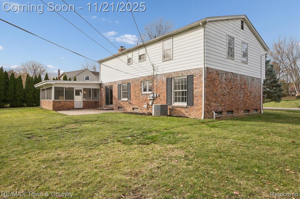 5593 Woodwind Drive, Bloomfield Hills, MI 48301 — Photo 45