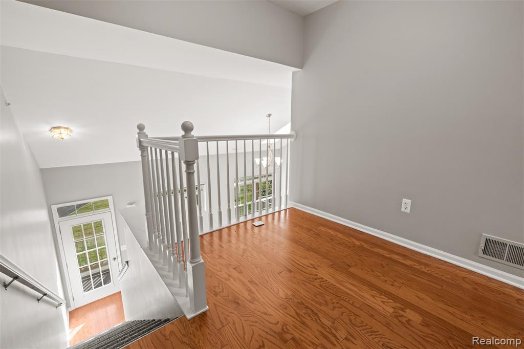 470 Old Pine Way, Walled Lake, MI 48390 — Photo 21