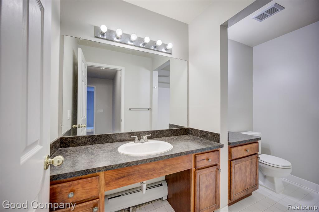 2445 TORQUAY Avenue, 203, Royal Oak, MI 48073 — Photo 20