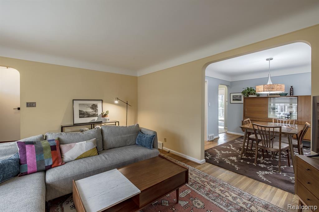 10846 Hart Avenue, Huntington Woods, MI — Photo 11