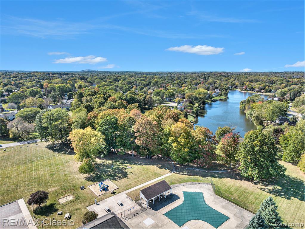39527 Village Wood Road, Novi, MI — Photo 17