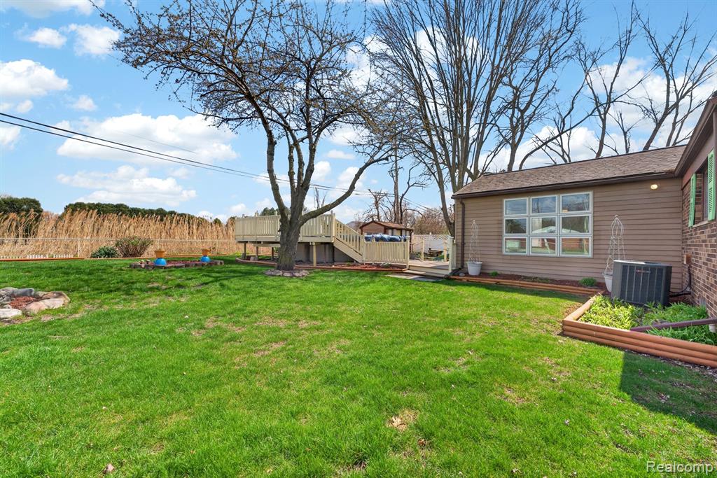 18209 Winwood Avenue, Brownstown, MI 48193 — Photo 21