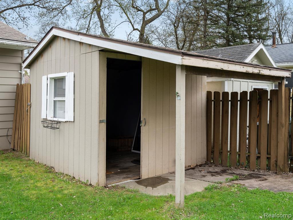 806 HARRY PAUL Drive, Lake Orion, MI 48362 — Photo 31