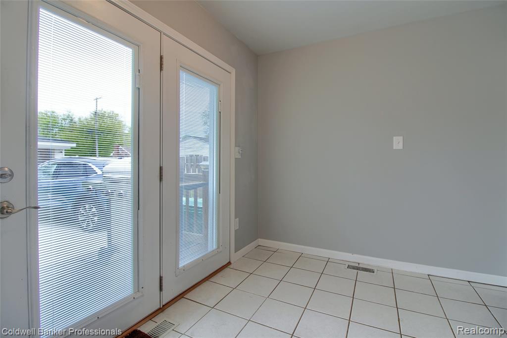 30081 Balmoral Street, Garden City, MI — Photo 13