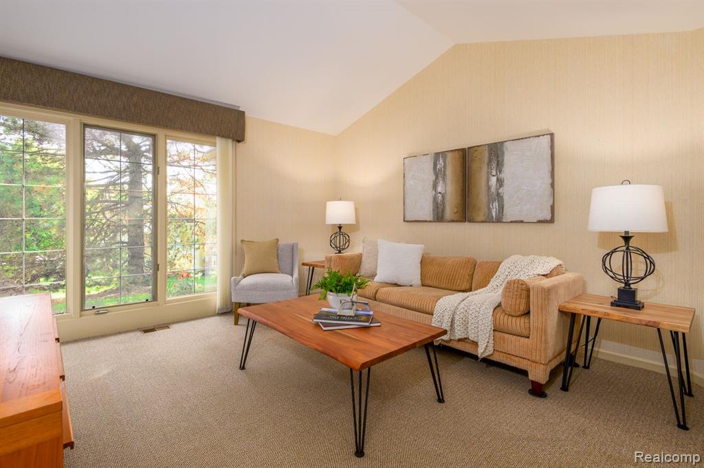 2462 HICKORY GLEN Drive, Bloomfield Hills, MI 48304 — Photo 15