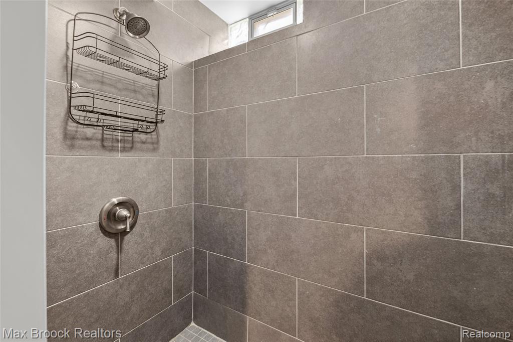 10545 Talbot Avenue, Huntington Woods, MI — Photo 22