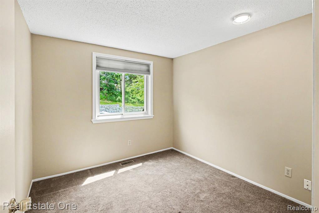 520 W Huron Street, Milford, MI 48381 — Photo 11