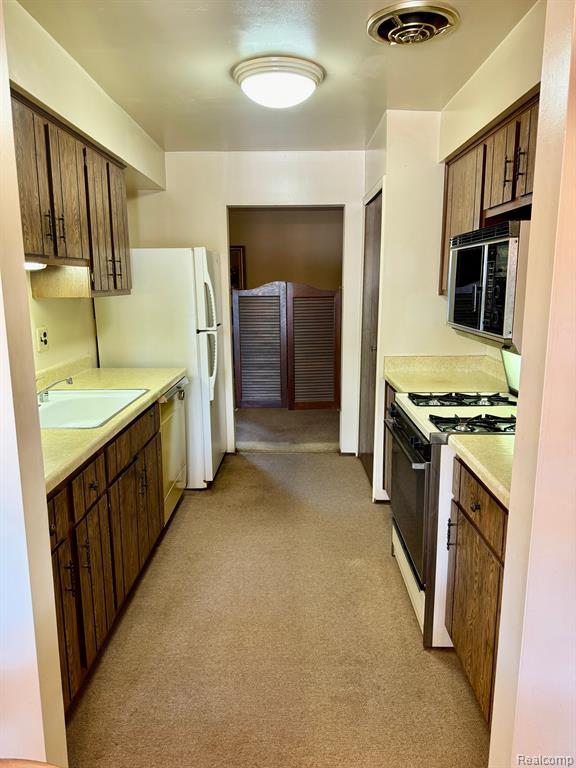 1976 RIDGE, Royal Oak, MI 48073 — Photo 6
