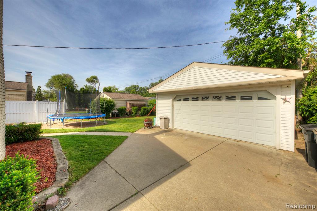 8246 FORREST Drive, Canton, MI 48187 — Photo 29