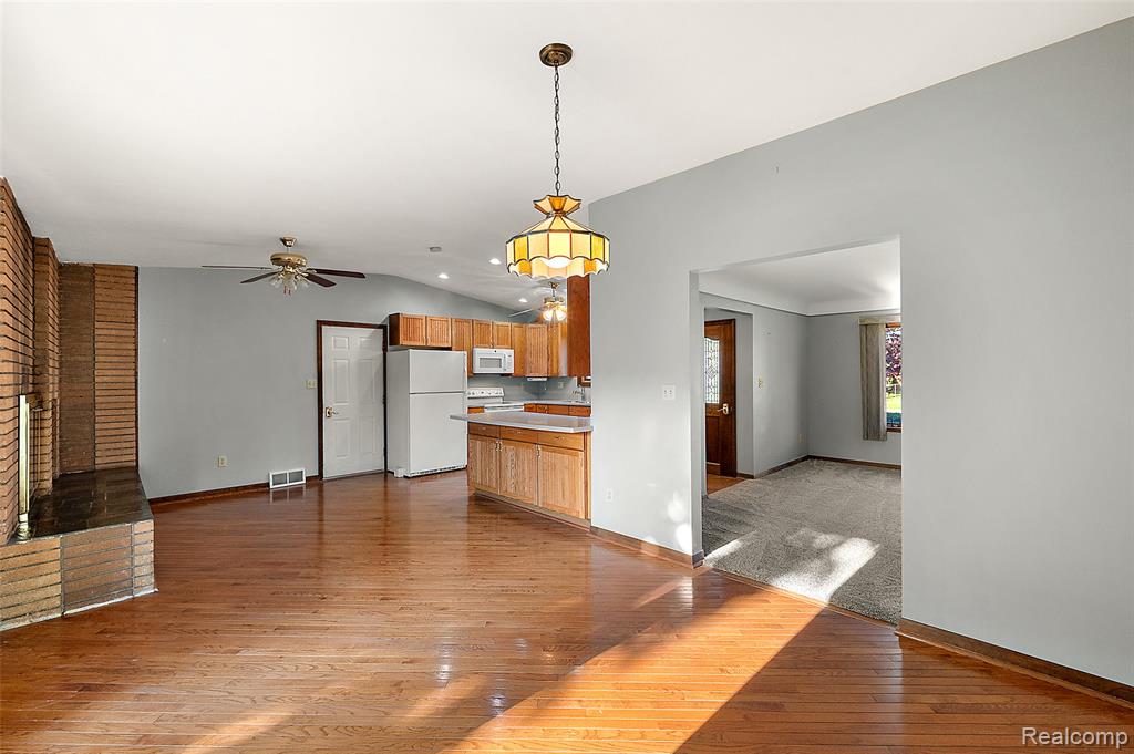 15 Pleasant Lake Drive, Waterford, MI 48327 — Photo 13