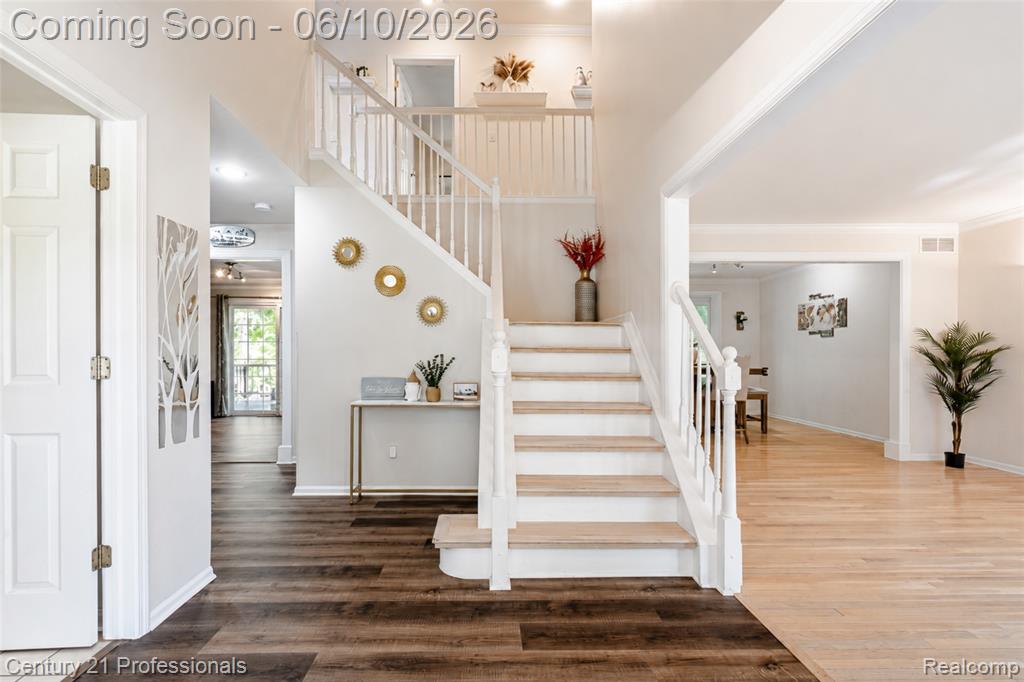 425 Cherry Grove Lane, Walled Lake, MI 48390 — Photo 8
