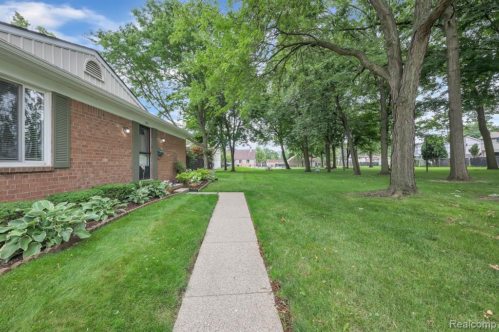 1963 WICKHAM Street, Royal Oak, MI 48073 — Photo 2