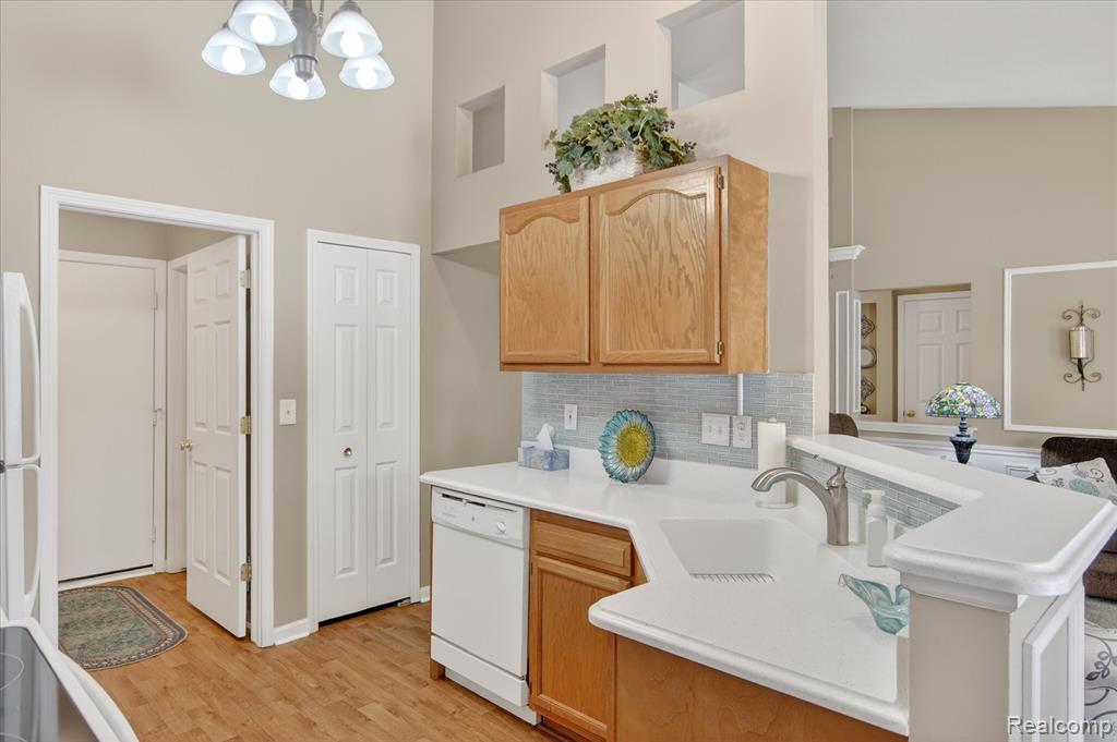 6456 Pembrook Drive, Westland, MI — Photo 17
