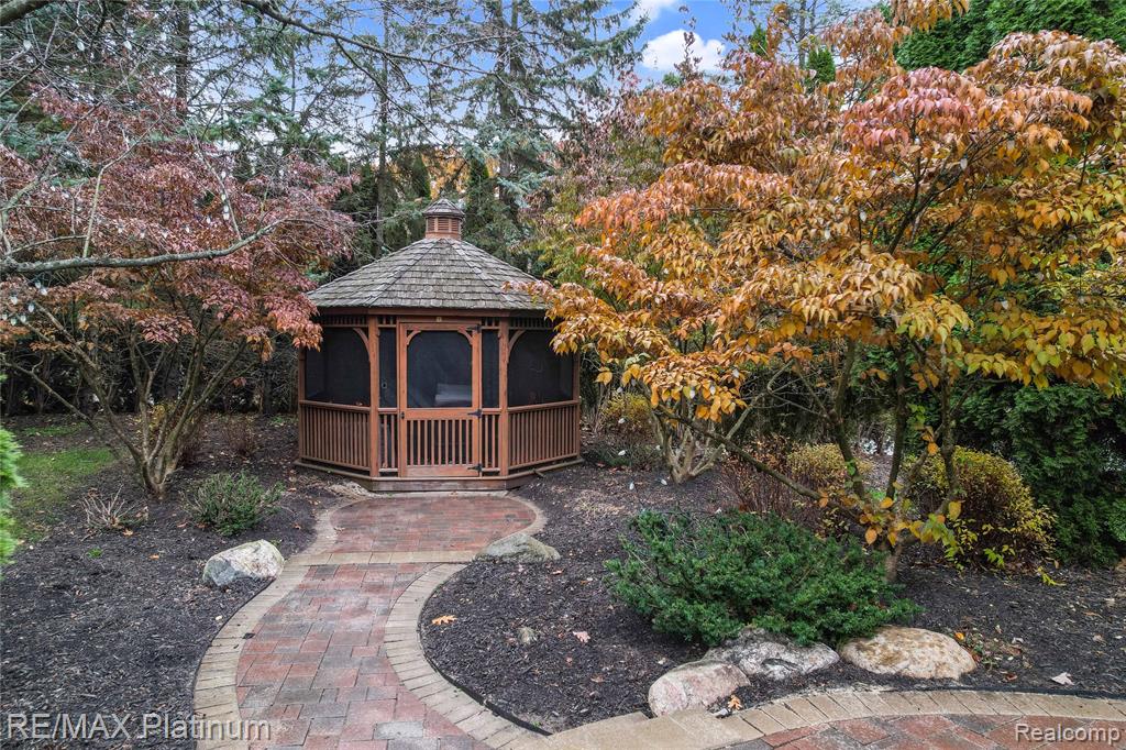 8039 Boulder Ridge Court, Brighton, MI 48116 — Photo 6