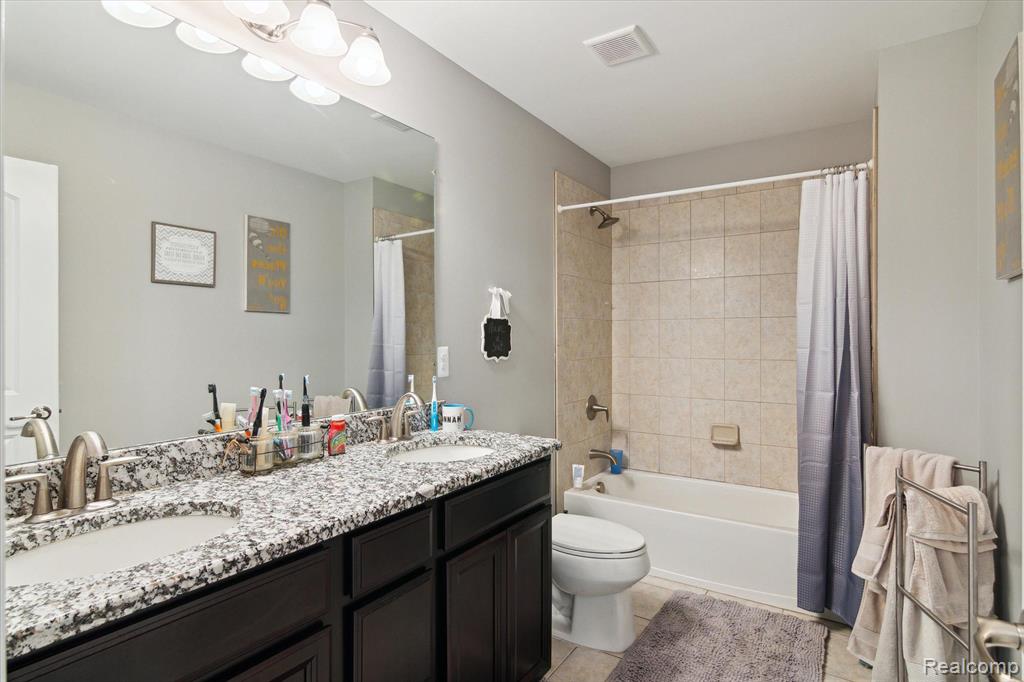 571 HUDSON Circle, South Lyon, MI 48178 — Photo 43