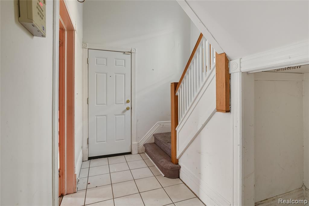 620 E 2ND Street, Flint, MI 48503 — Photo 8