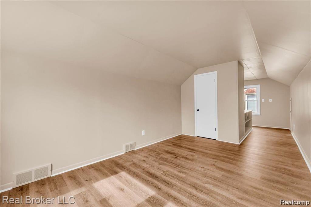 9715 WOODBINE, Redford, MI 48239 — Photo 16