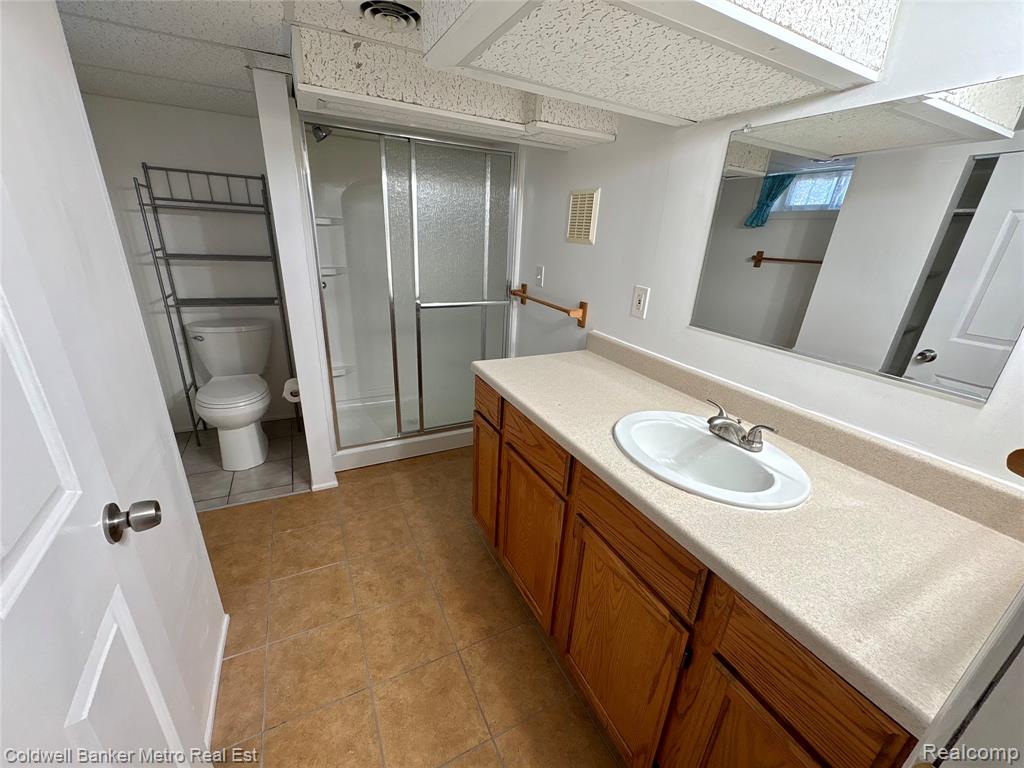 4092 Woodstock Road, Waterford, MI 48328 — Photo 54