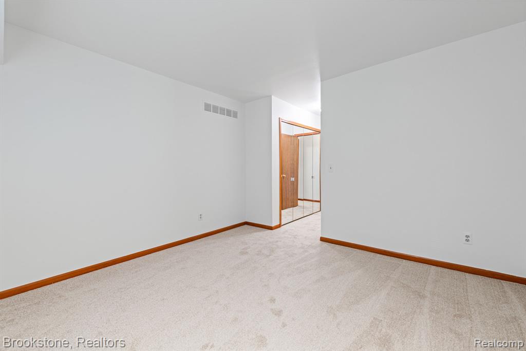 41213 Whispering Oaks Drive, 19, Clinton Twp, MI 48038 — Photo 13