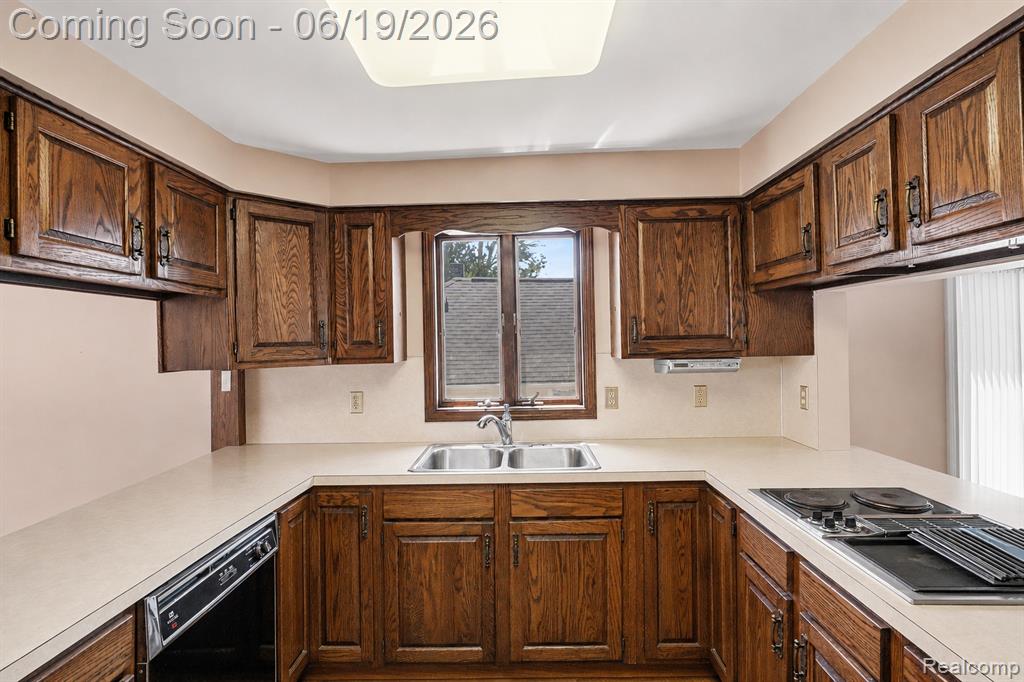 14174 Dartmouth Drive, Fenton, MI 48430 — Photo 10